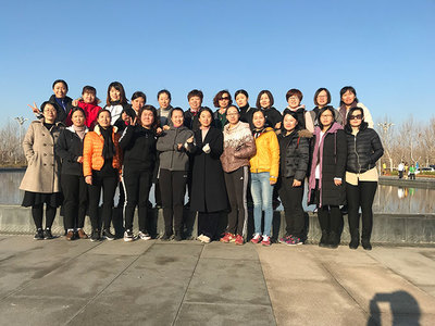 市公交公司開展‘三·八’健步行暨文藝表演活動，展現(xiàn)巾幗風(fēng)采